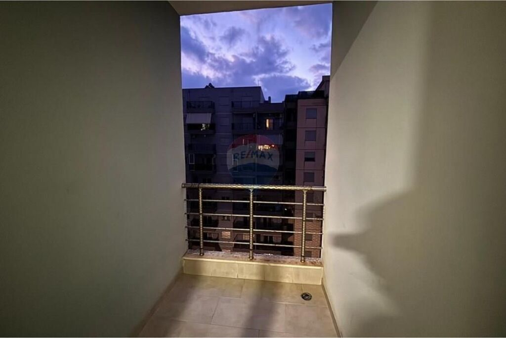 🏡 APARTAMENT 2+1+2 PËR QIRA – SHESHI I PAVARËSISË, VLORË