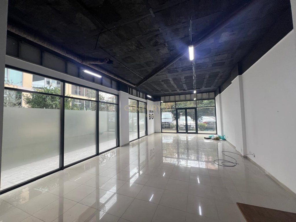 Dyqan me qera ne Fresk !