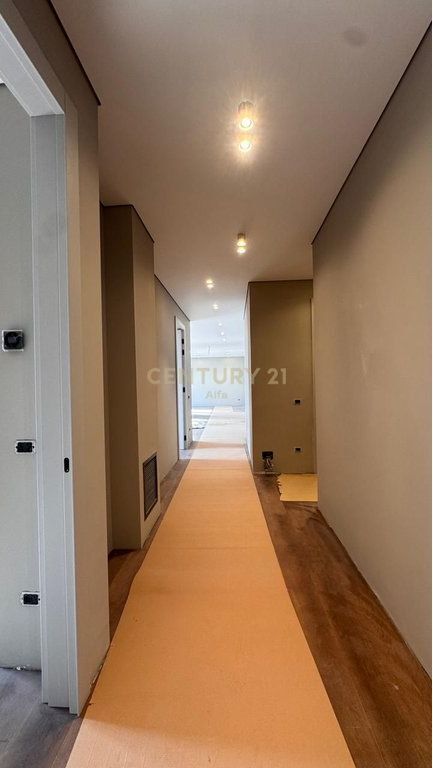 Jepet me qira ambient per zyra prane Ish Parkut! 1,500 € /Muaj