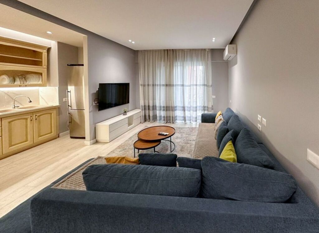 Apartemanet 2+1+2 per shitje , Rruga e Barrikadave