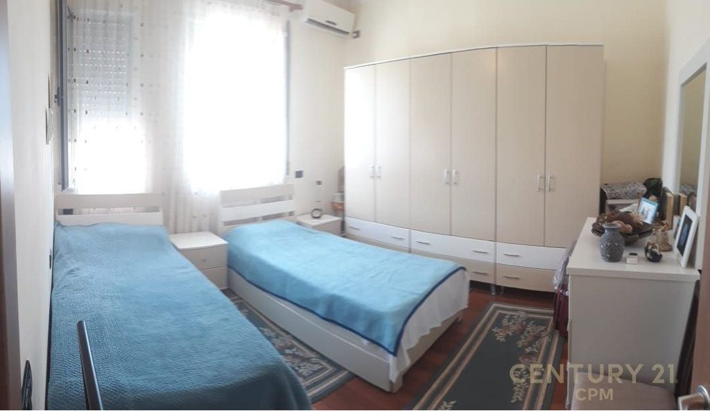 Apartament tek Pazari i Ri me qera 1+1!