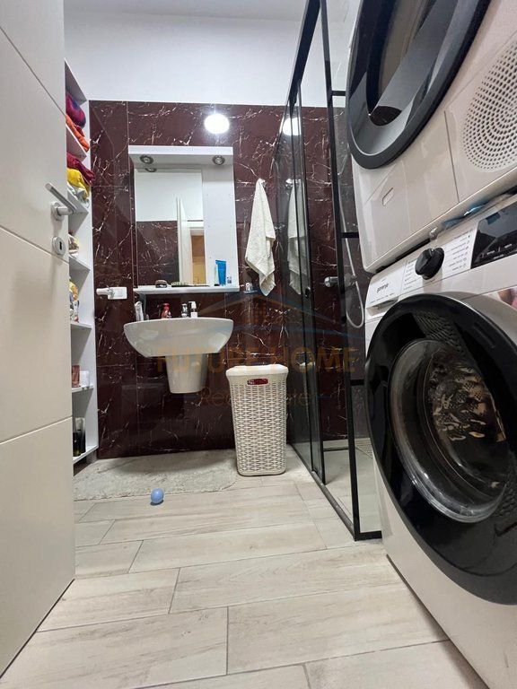 Shitet apartament 2+1 Kompleksi Delijorgji