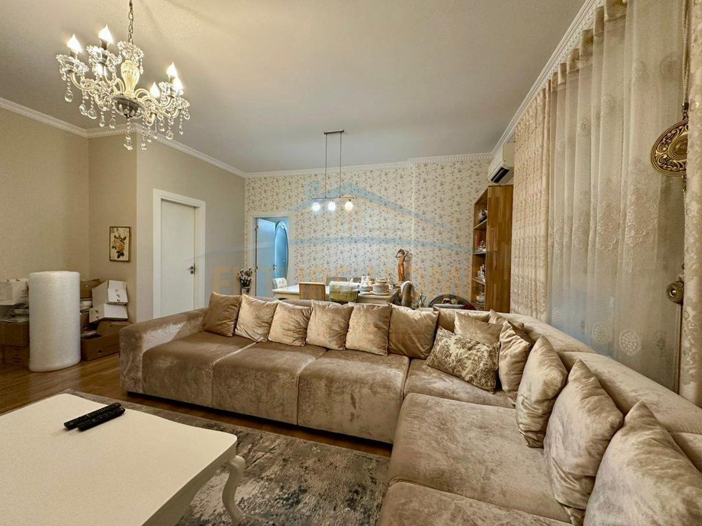 Shitet, Apartament 3+1+2, Liqeni i Thatë, Tiranë.