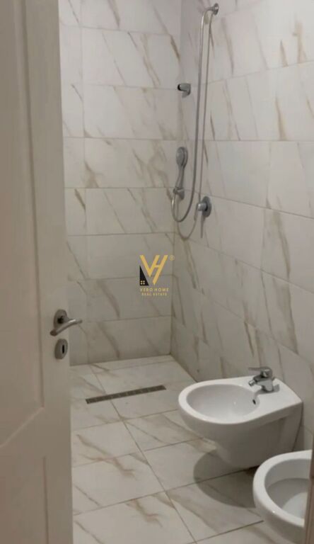 UFFICIO 130 M2 IN AFFITTO IN VIA 5 MAJI 50.000 LEKE