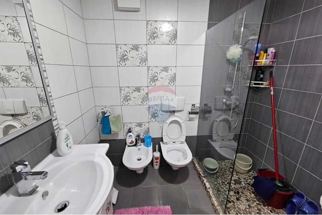 SHITET APARTAMENT 2+1 TE ISH EKSPOZITA
