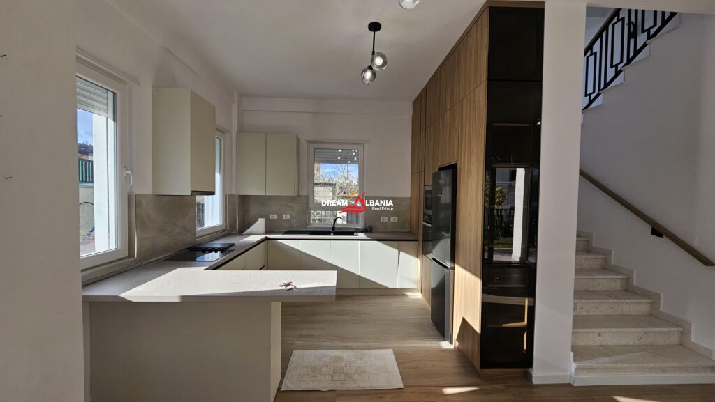 Villa su 3 piani in affitto – Vilat Lule, Mjull-Bathore (ID 4251421 )