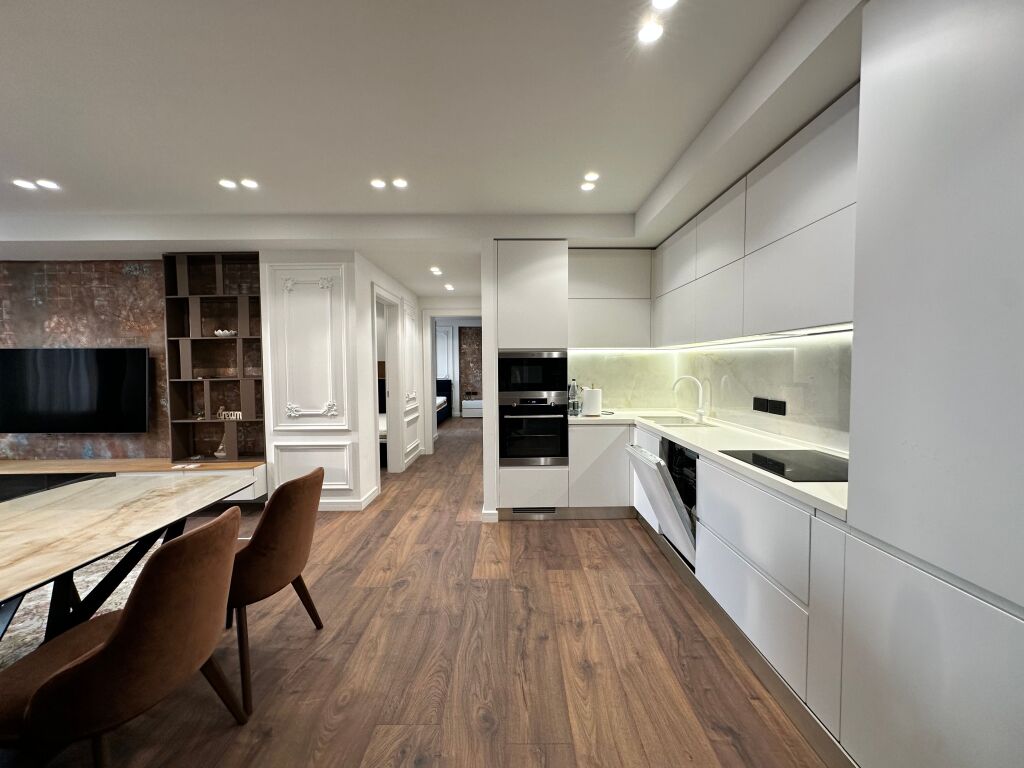 Apartament me pamje të plotë nga deti për qira afatgjatë në Vlorë