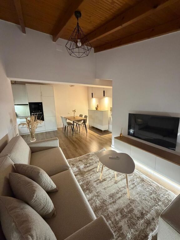 Appartamento 1+1 in affitto Komuna Parisit!