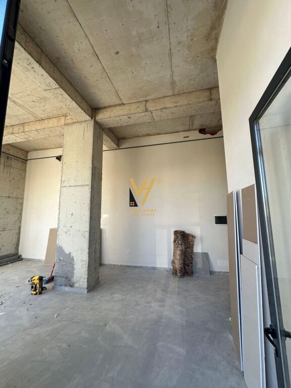 AFFITTASI NEGOZIO 60 M2 A KOM.JOLLA, ASTIR 65.000 LEKE