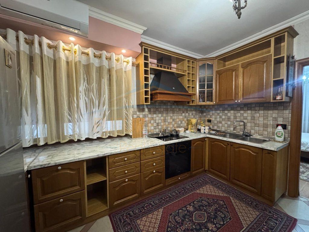 Qera , Apartament 2+1 , Myslym Shyri , Tirane 700 €
