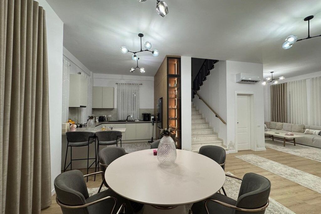 Vilë me qira prane TEG