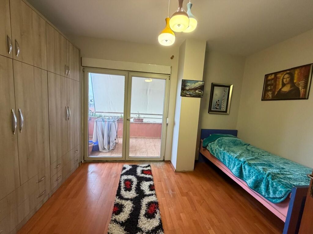 🏢Don Bosko, di fronte al Complesso Vizion Plus, si affitta appartamento 2+1+2 arredato, 55.000 Leke