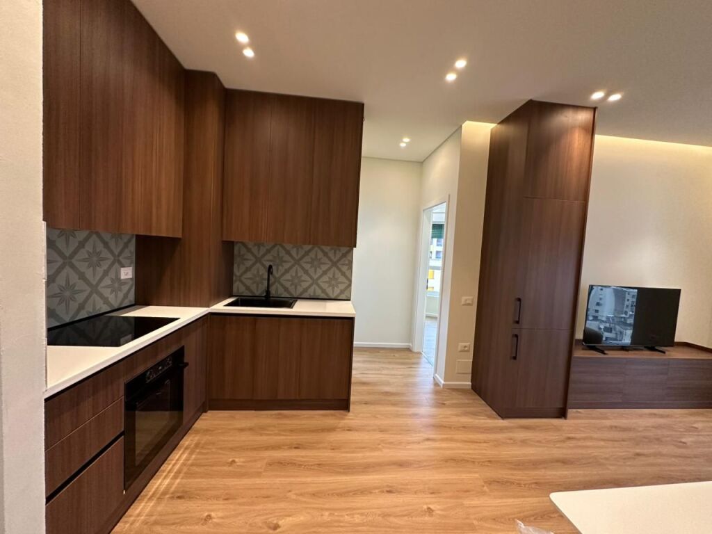 Jepet me qera apartament 1+1 te Ali Demi