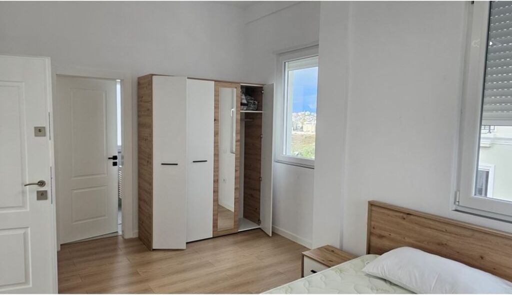 Vilë me qira prane TEG