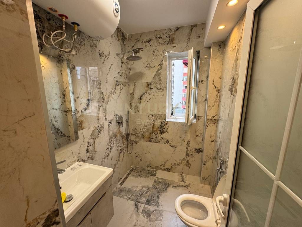 Apartament 1+1 per shitje tek Rruga e Barrikadave!