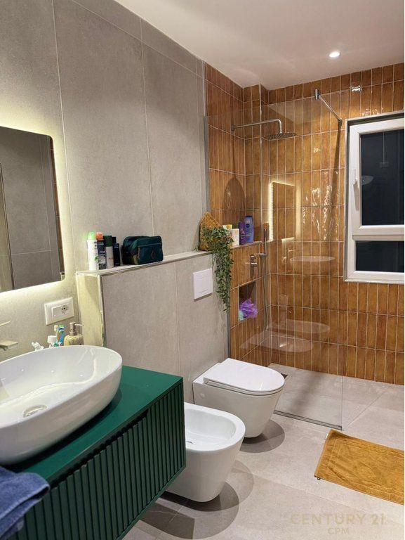 JEPET APARTAMENT 2+1 ME QIRA TEK MYSLYM SHYRI