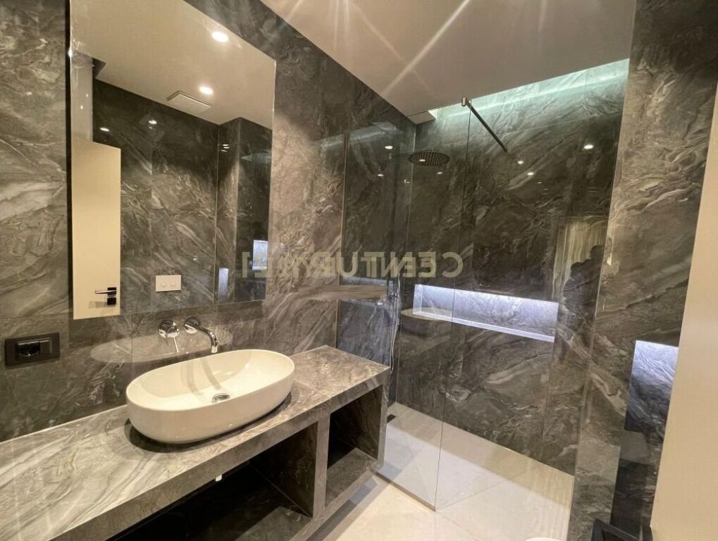 GIVEN 2+1+2+PARKING SPOT AT "GRAND GALLERY" IN YZBERISHT