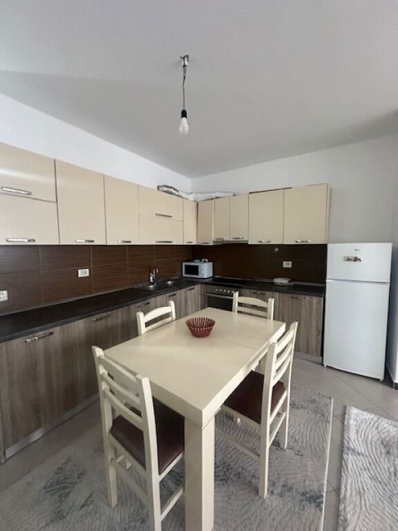 Apartament 1+1 afer Artistit ne Astir me 400€ e disk