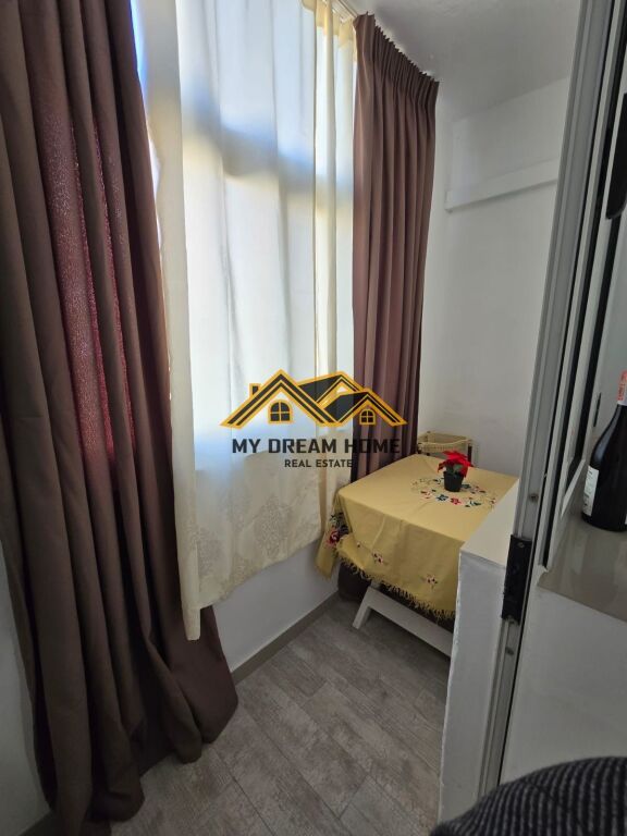SHITET APARTAMENT 2+1 , PRANE MARKATES DURRES !
