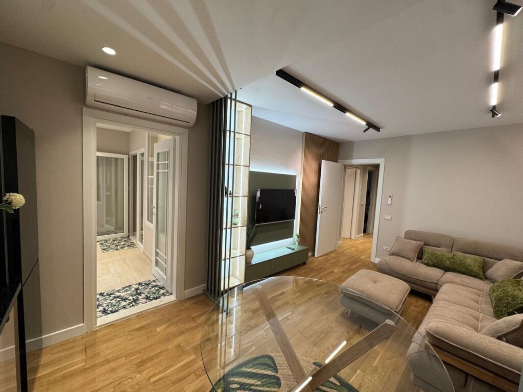 For rent 1+1 at Pavarotti furnished elevator 899 eu