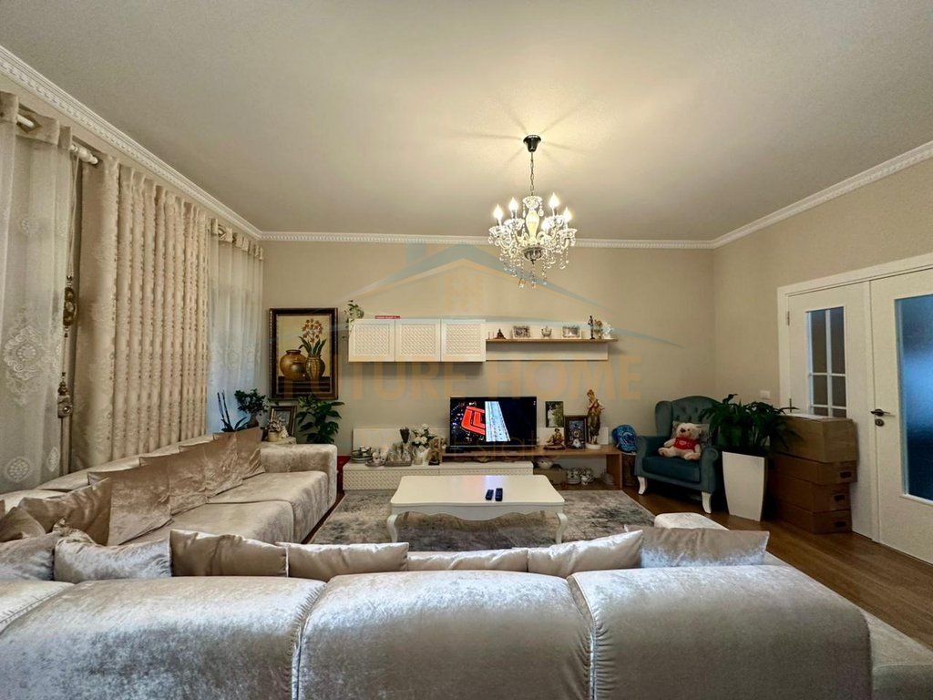 Shitet, Apartament 3+1+2, Liqeni i Thatë, Tiranë.