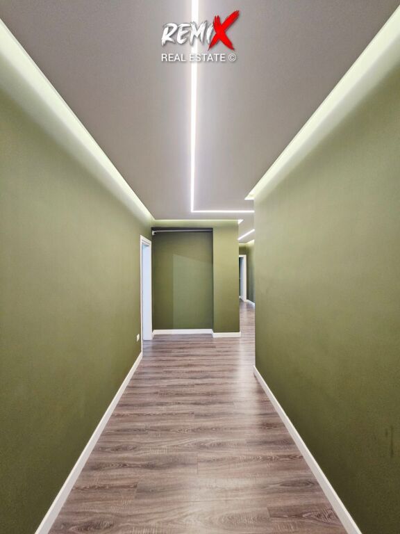 JEPET ME QERA  AMBJENT BIZNESI TEK RRUGA E RE E PORTIT