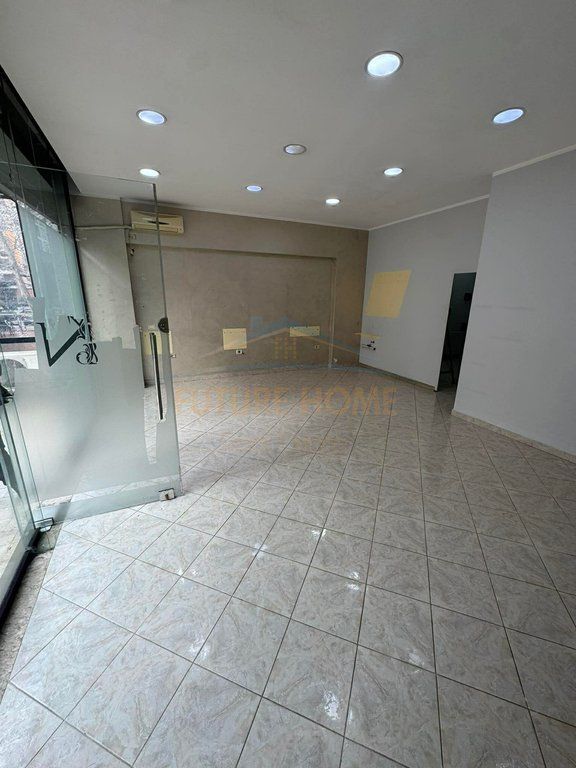 Affitto, Locale Commerciale, Palazzi Cabej, Misto Mame 300 €, UNA62709