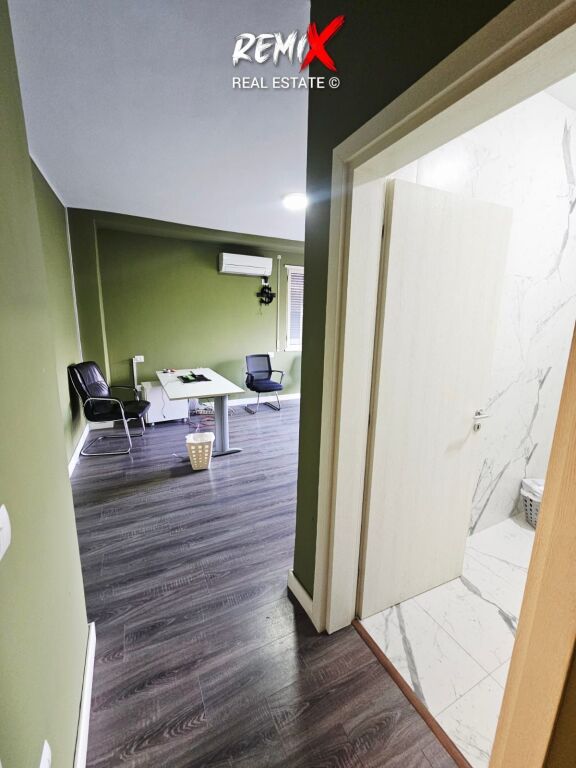 JEPET ME QERA  AMBJENT BIZNESI TEK RRUGA E RE E PORTIT