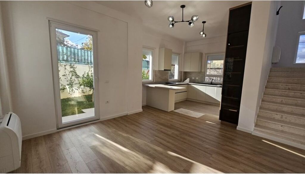 Vilë me qira prane TEG