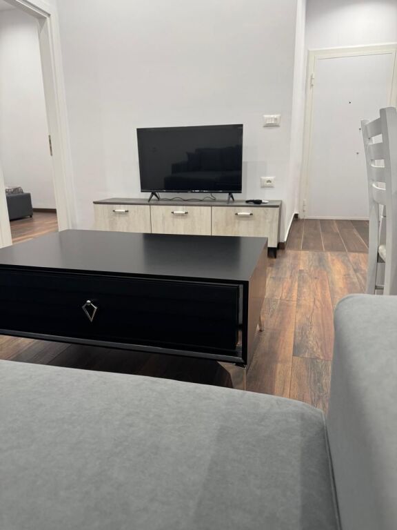 🏡 Apartament 1+1 me Qira – Terminali i Veriut (Pallatet e Verdha)