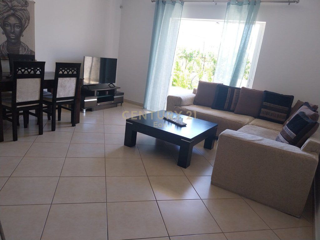 SI AFFITTA IL 2° PIANO DI UNA VILLA CON POSTO AUTO A SHKOZET, DURRES !!!