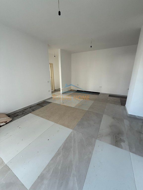 Shitet, Apartament 2+1+2, Casa Italia, Tirane.