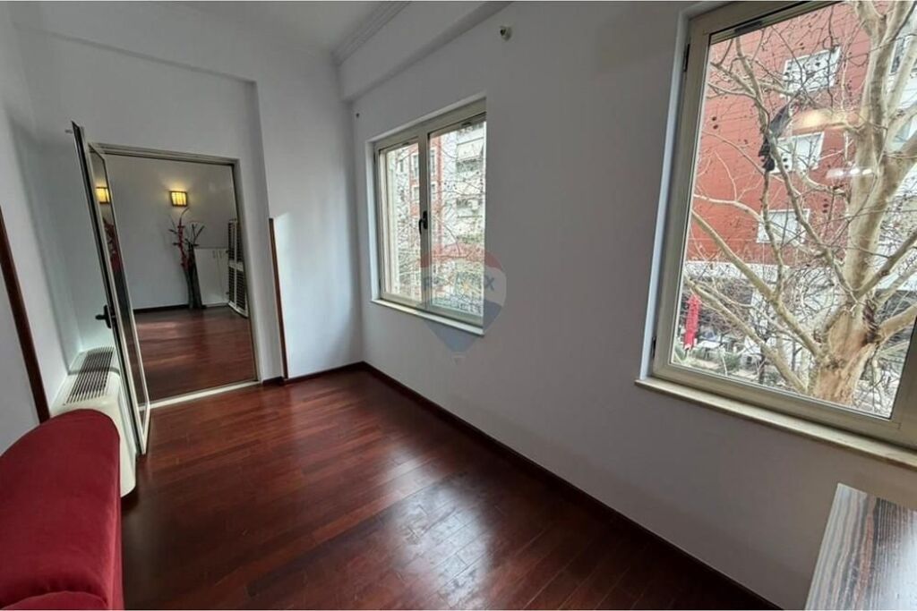 SHITET APARTAMENT 2+1+2 TE RRUGA E KOSOVAREVE