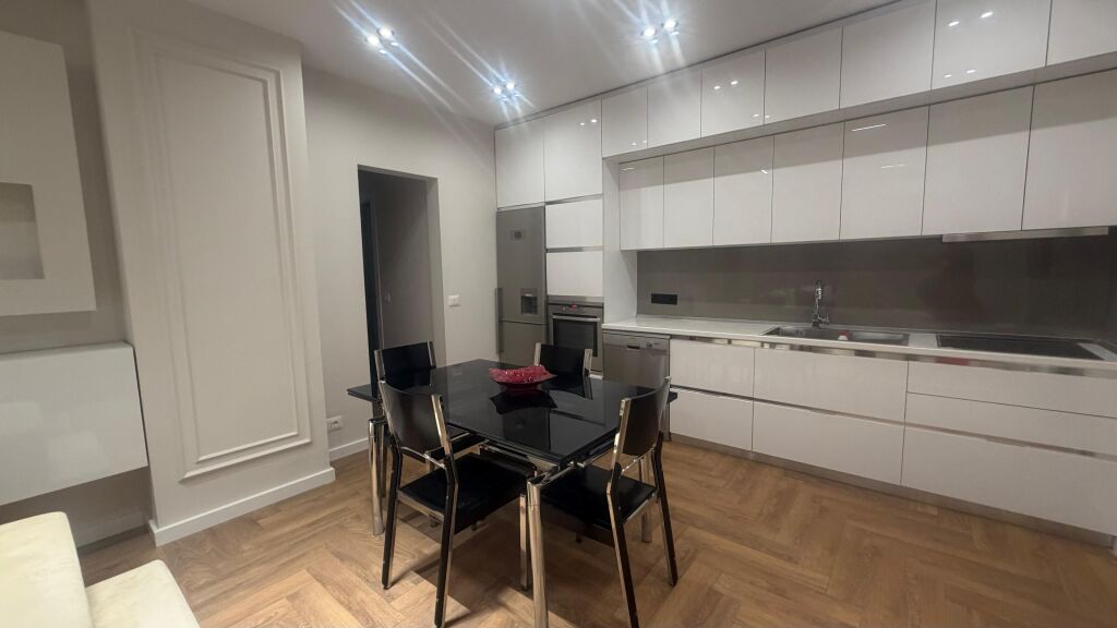 Appartamento 2+1 più posto auto a Pazari i Ri