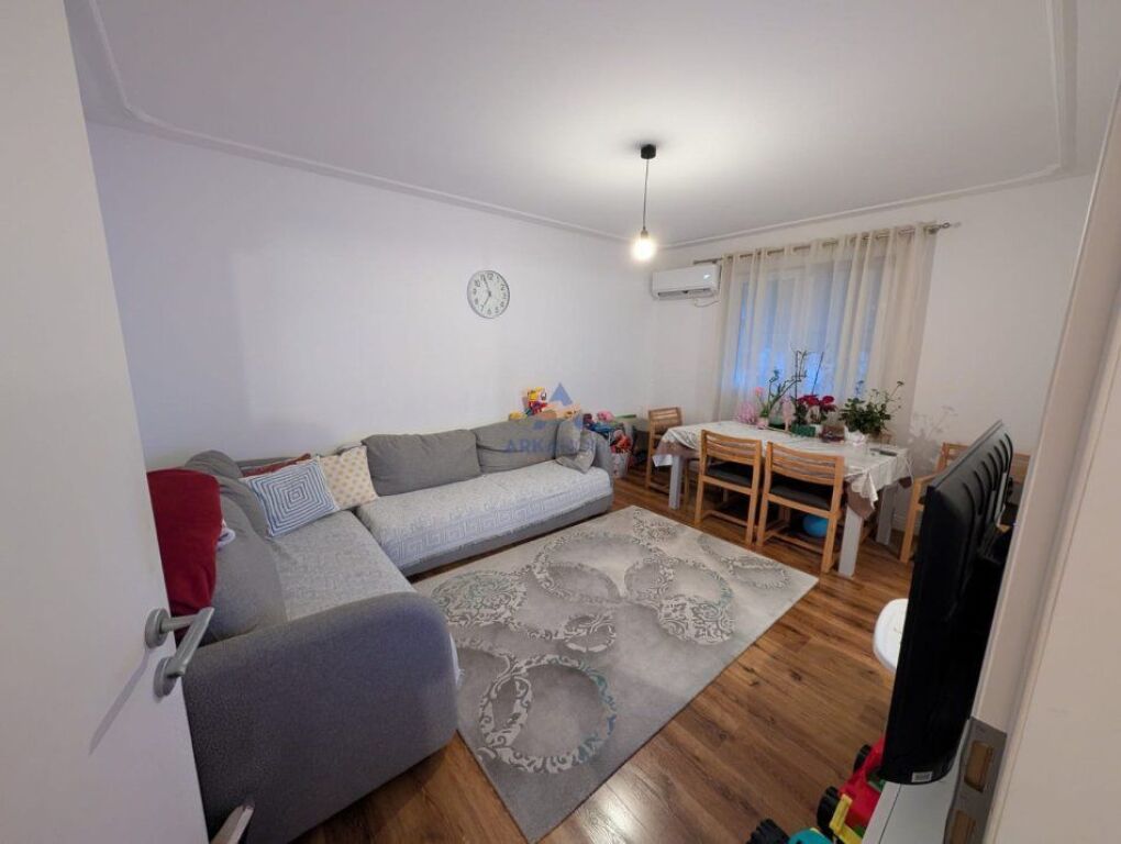 SHITET APARTAMENT 2+1 "RR. KONGRESI I LUSHNJES, 21 DHJETORI" 195.800 EURO