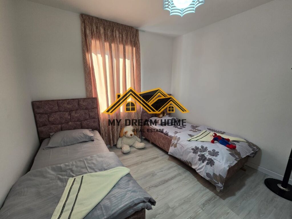 SHITET APARTAMENT 2+1 , PRANE MARKATES DURRES !