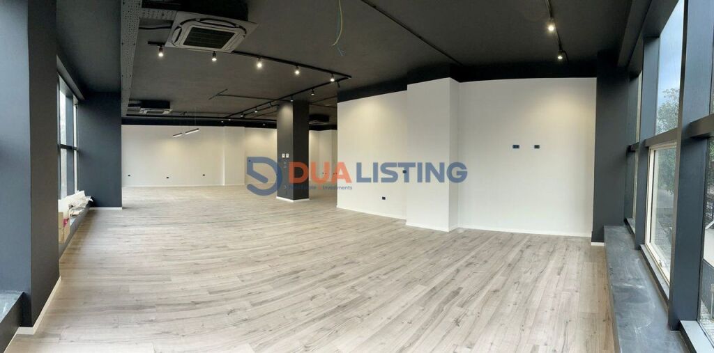 Locale Commerciale in Vendita – Posizione Premium 📍 Viale Giovanna d'Arco (vicino al Ministero degli Esteri)
