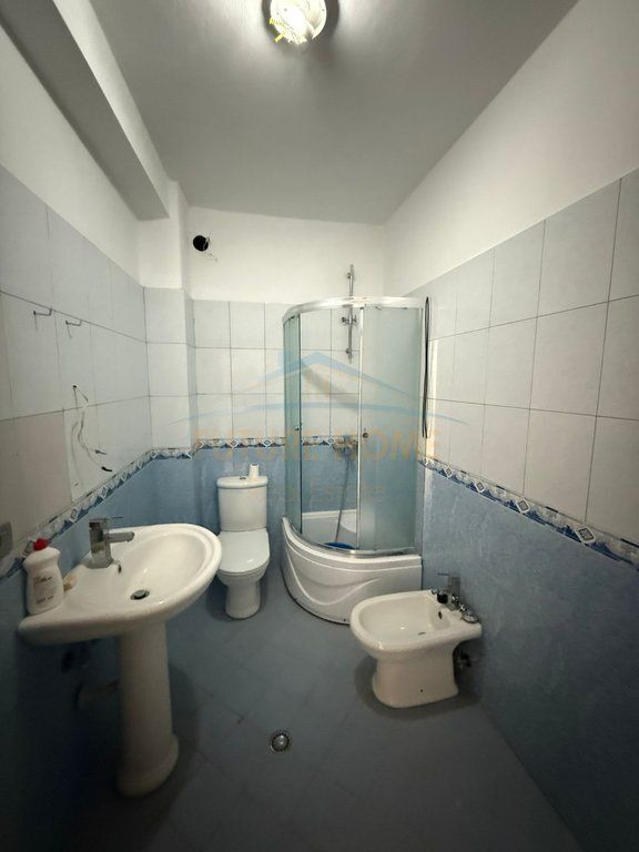 Shitet, Apartament 2+1+2, Liqeni i Thatë, Tiranë.