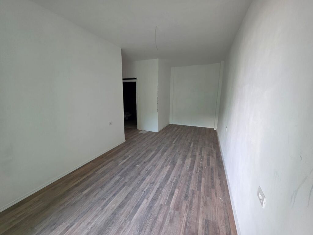 📍5 Maji Shitet Apartament 3+1+2