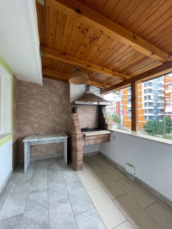 Penthouse in affitto con vista sul lago di Tirana al lago asciutto