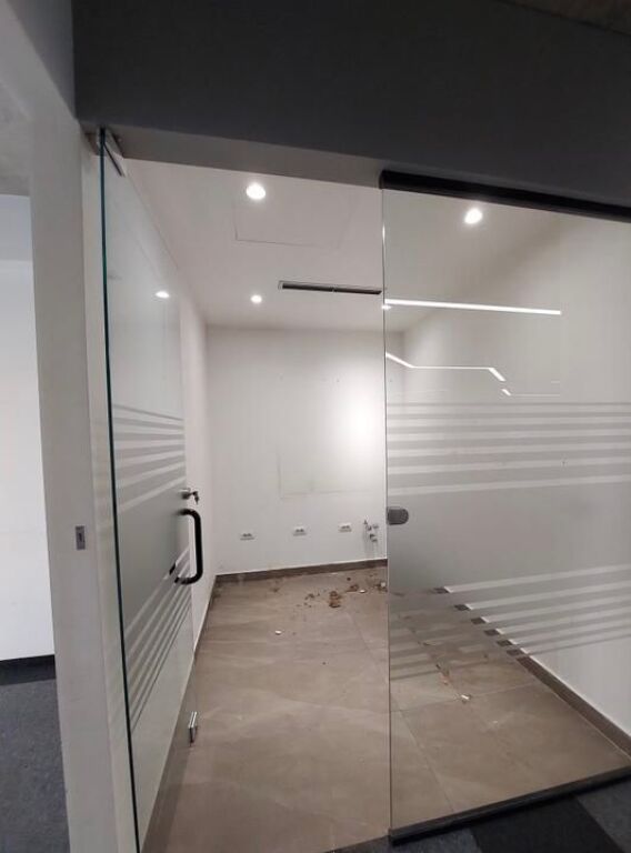 Jepet me Qira Ambient Biznesi 360 m2– Rruga e Kosovarëve