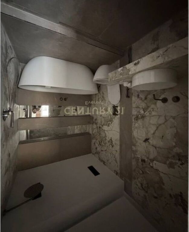 Ofrojme apartament 3+1+2 per shitje ne Astir!