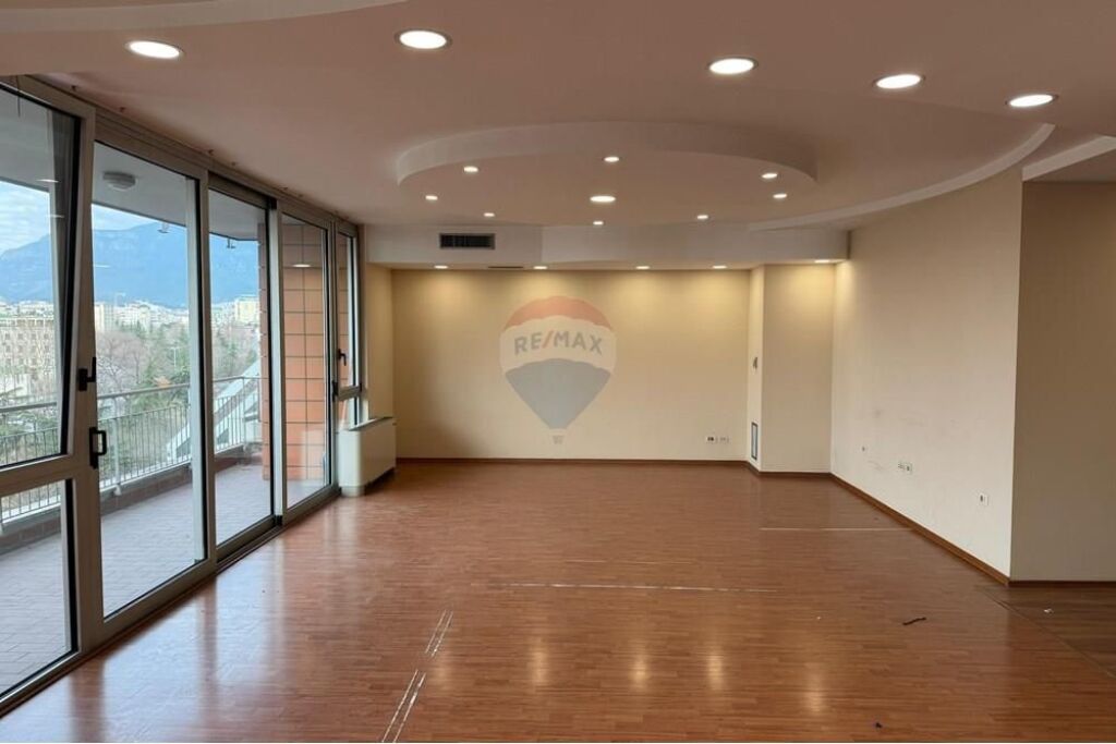 OFFICE FOR RENT AT THE GALLERY ETC