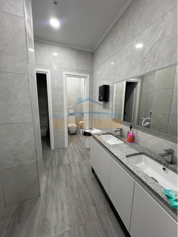 Qira, Ambient+2 Poste Parkimi, Rruga Hoxha Tahsim