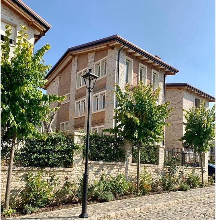 Shitet, Vilë Individuale 4-Katëshe, Secret Garden, Teg