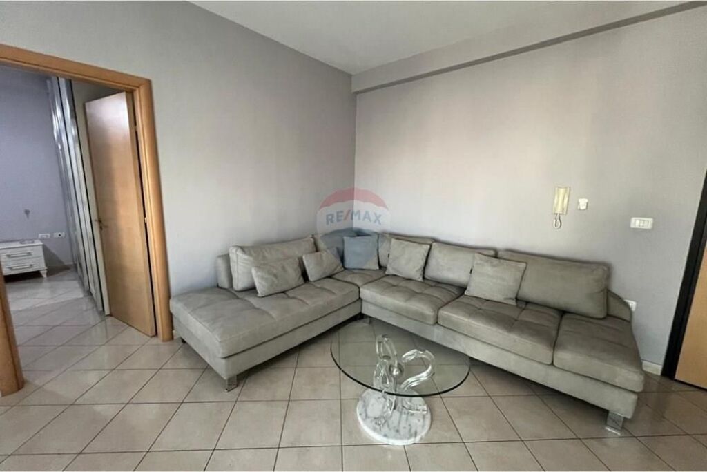 🏡 APARTAMENT 1+1 PËR QIRA – RRUGA HASAN KUSHTA, VLORË