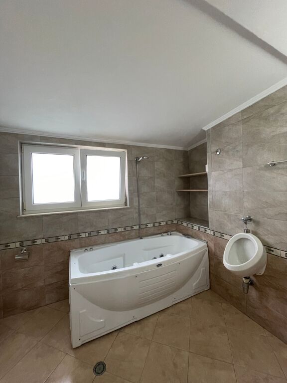 Penthouse in affitto con vista sul lago di Tirana al lago asciutto