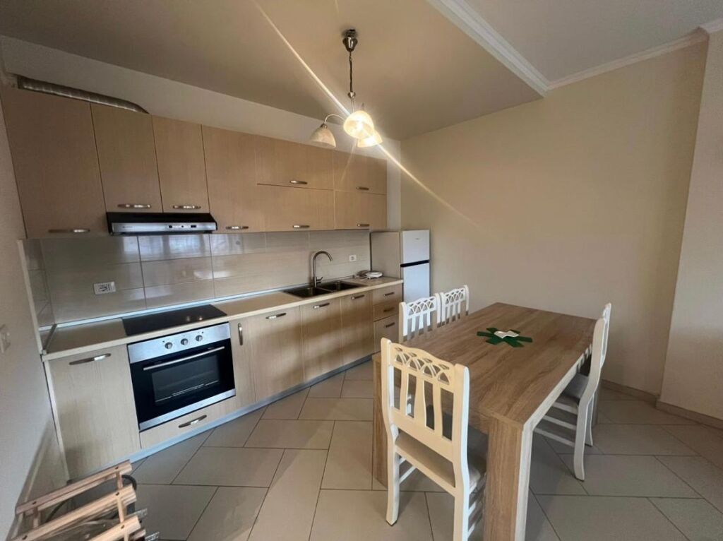 Apartament 2+1 per qira prane Delijorgjit