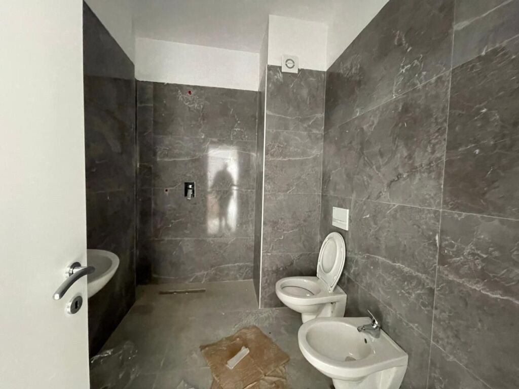 Apartament 1+1 per shitje ne Kamez.