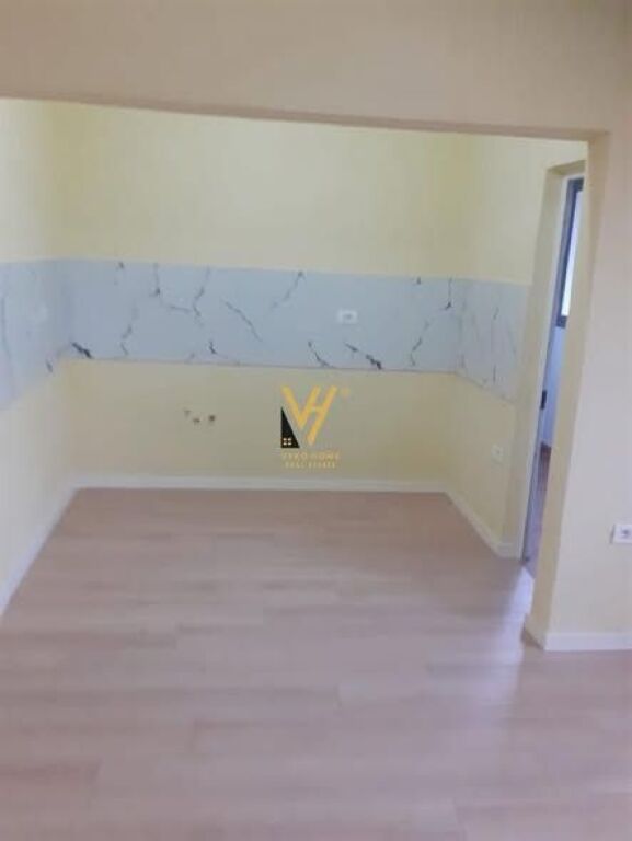 VENDESI APPARTAMENTO 1+1+BLK A ALLIAS 95.000 EURO